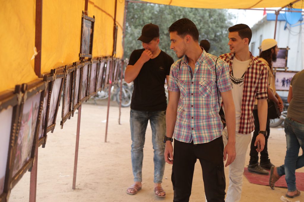 niesforne i kręcone włosy